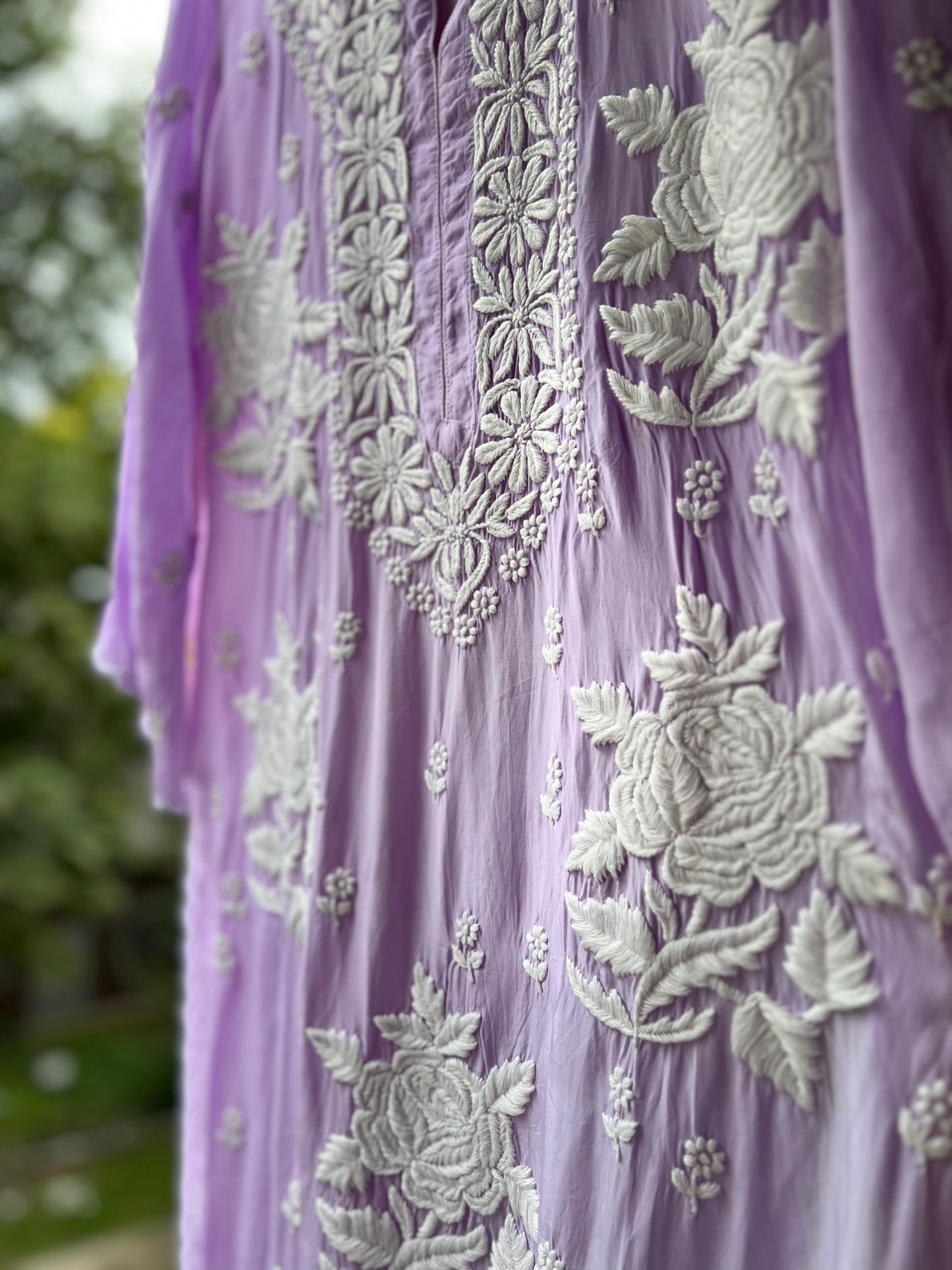 Lavender Floral Symphony:
Hand-Embroidered Crepe Lucknowi Kurta