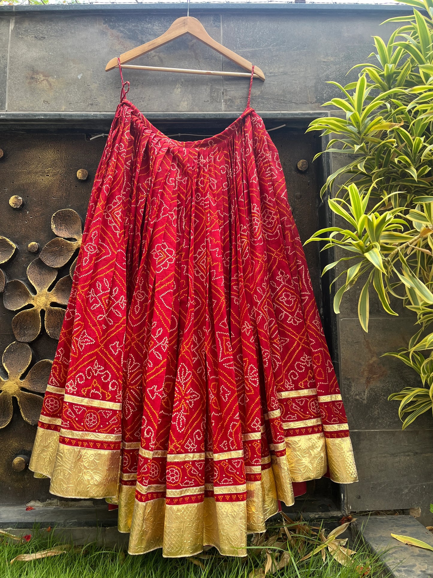 RED BANDHANI CHANIYA CHOLI - Handmadeaholic - SuratHausBerlin