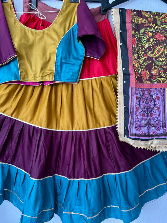 Multi color Chaniya Choli set - SuratHausBerlin 