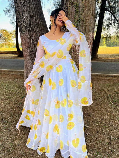 Organza Taby Silk Gown with Dupatta - SuratHausBerlin 