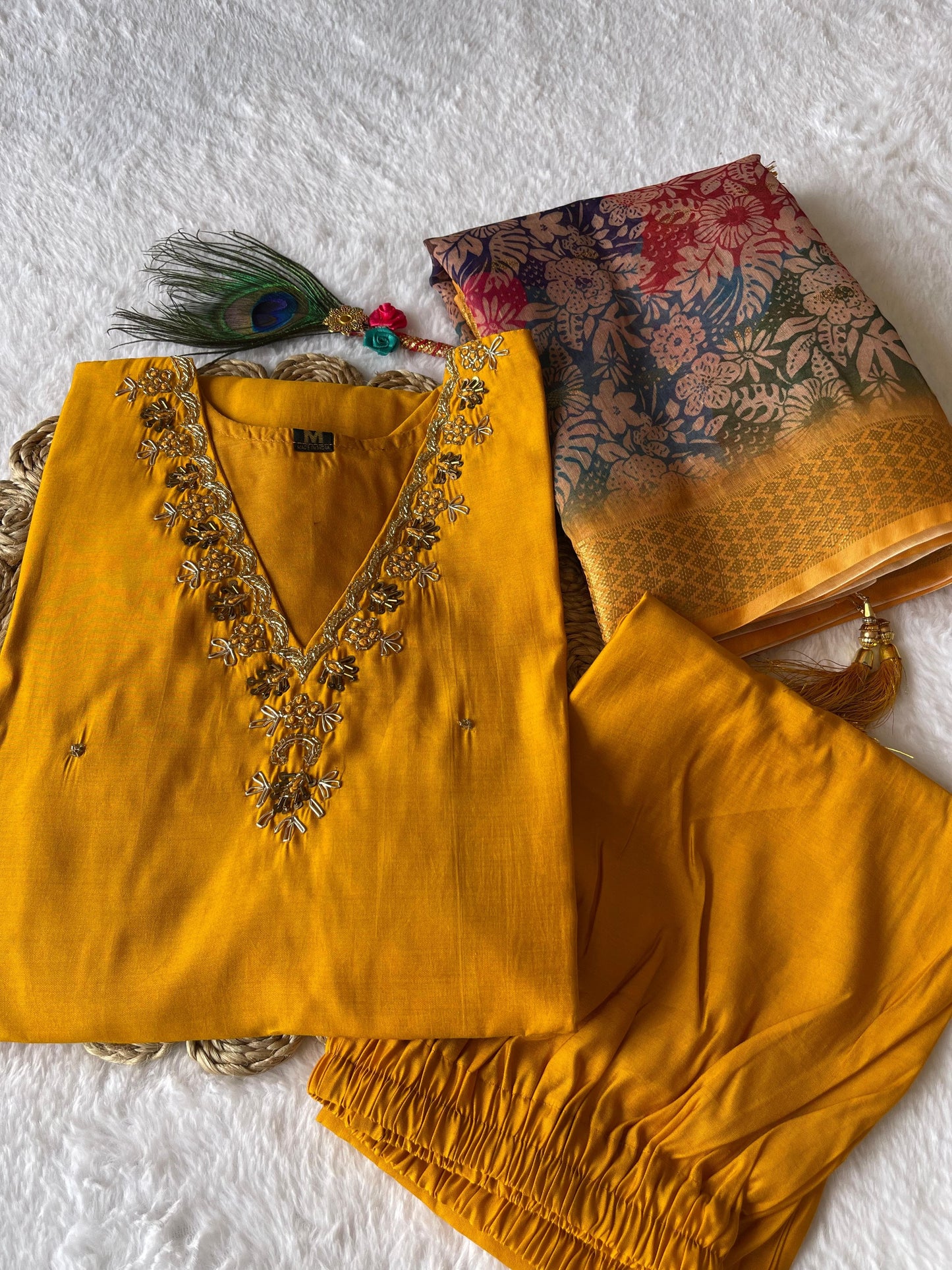 3-teiliges Designer-Dupatta-Set aus römischer Seide mit Blumenmuster
