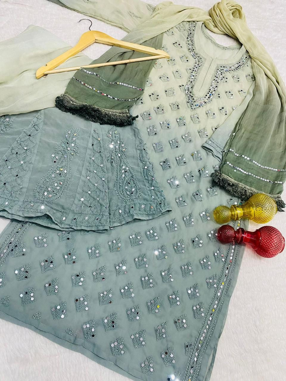Lucknawi Chikankari in Jaal mirror work