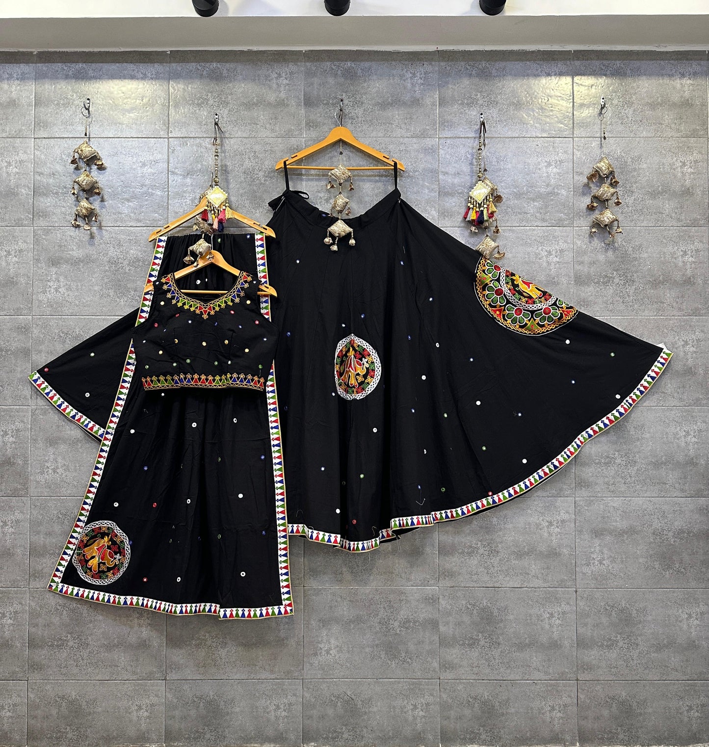 Pure khadi cotton Aari work chaniya choli- Pre order only - SuratHausBerlin 