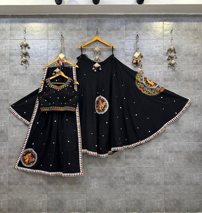 Pure khadi cotton Aari work chaniya choli- Pre order only - SuratHausBerlin 