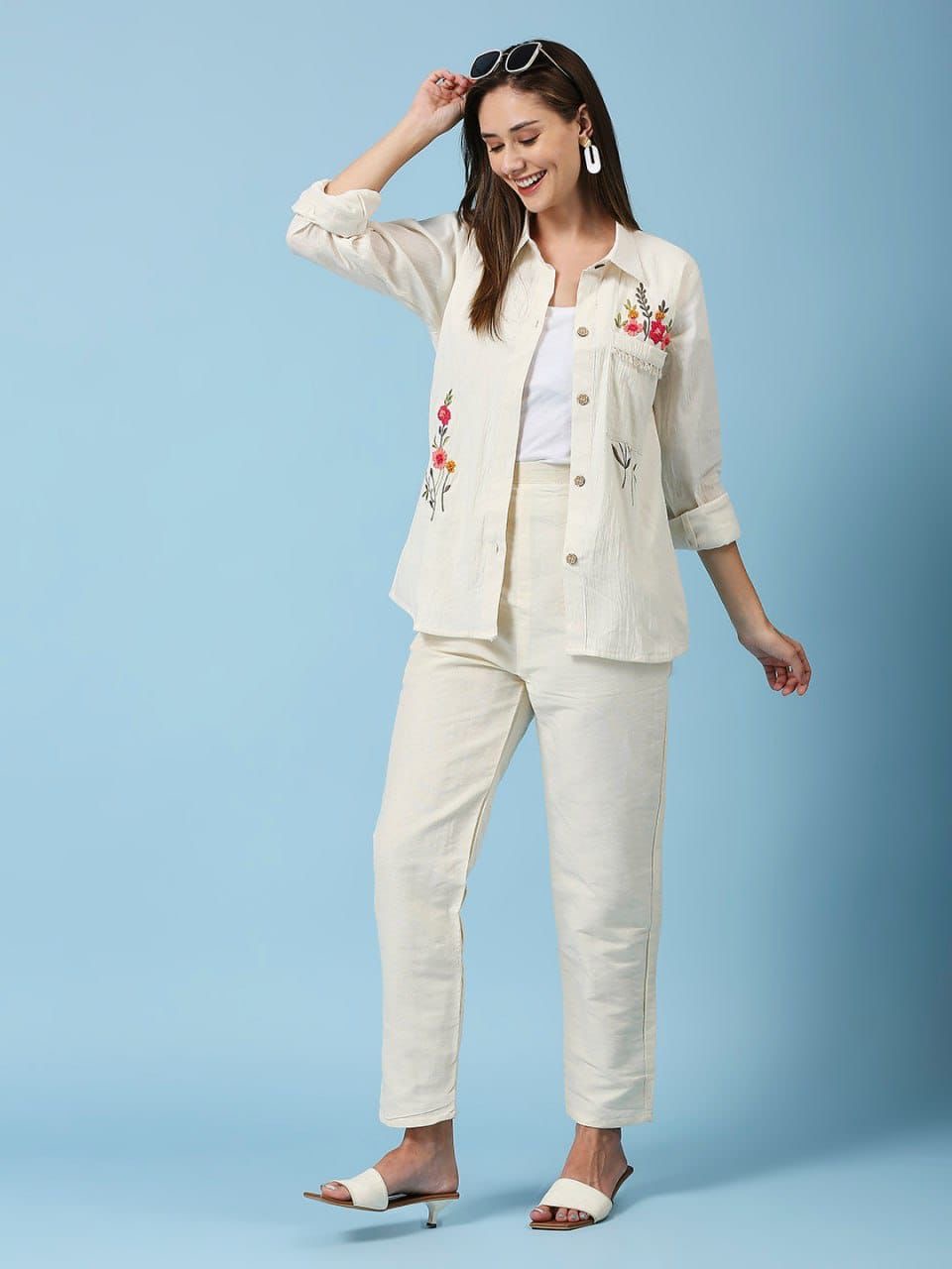 Pure khadi cotton with floral embroidery - SuratHausBerlin 
