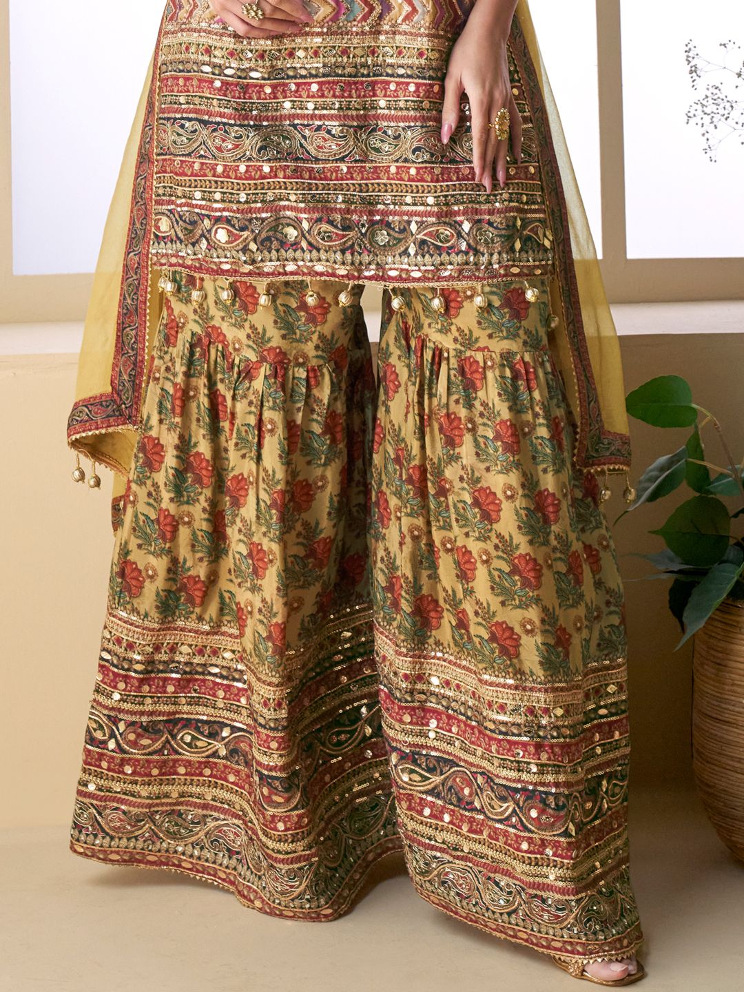 Luxurious Viscose Crepe Silk Suit - Hand Aari & Gota Patti Work - SuratHausBerlin 