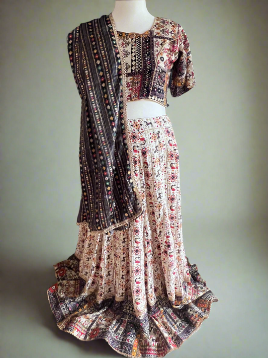 Patola Chaniya Choli with Sequence work - SuratHausBerlin 